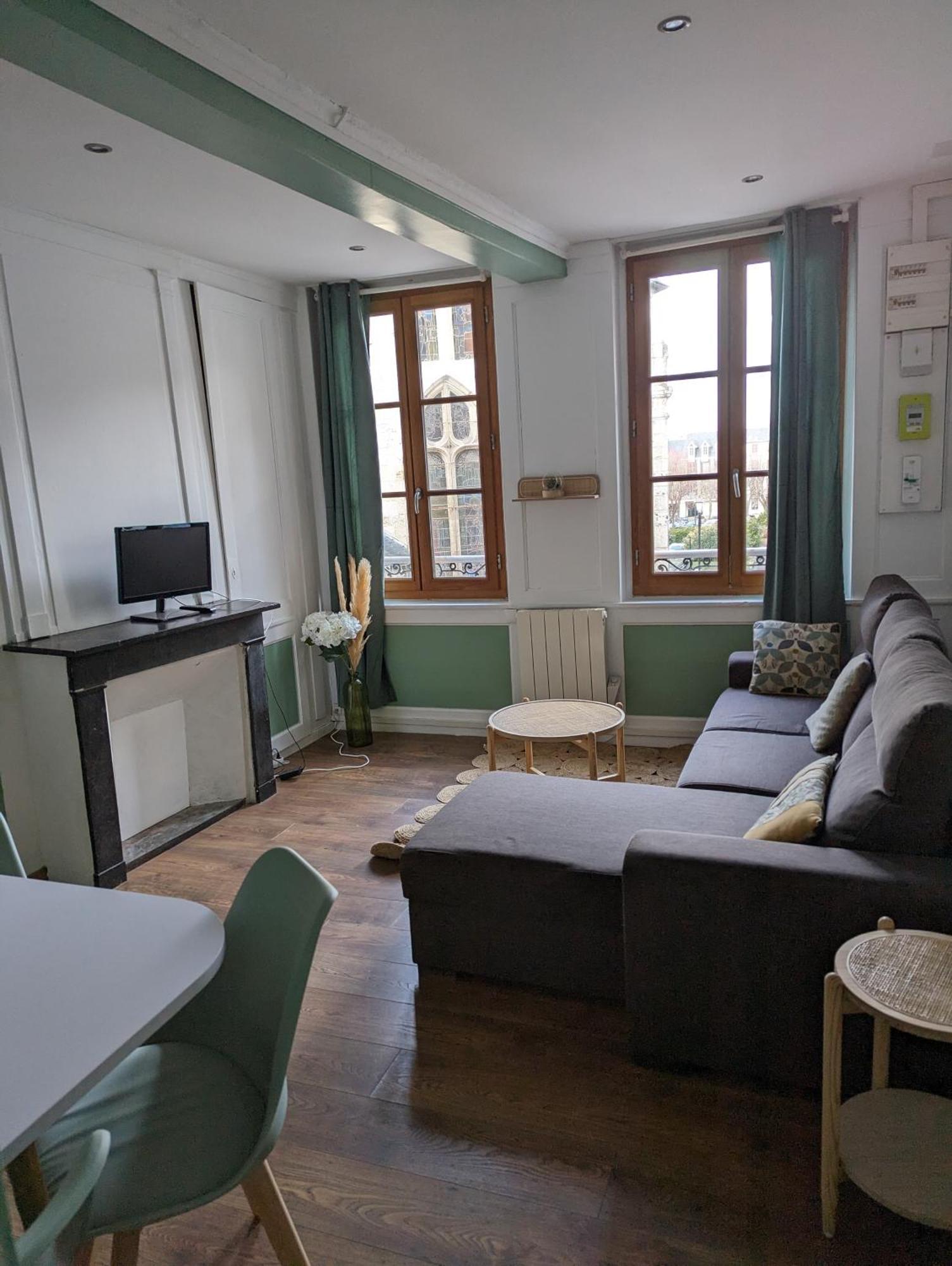 Le Saint Leonard... Il Est Vert Honfleur Esterno foto